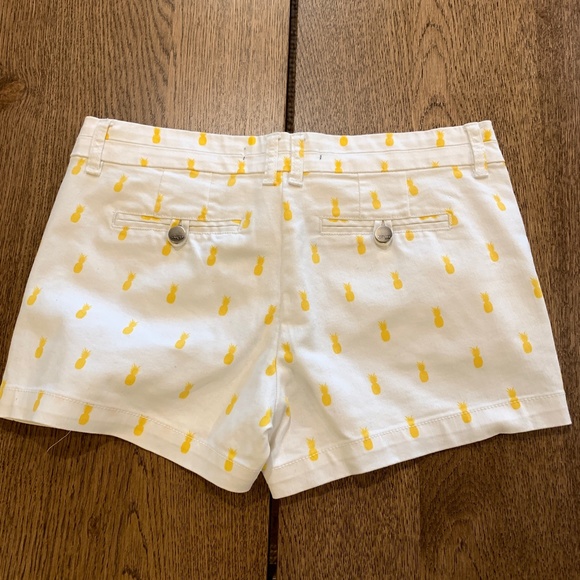 Harper  Shorts in White Pineapple Pattern size Medium - Picture 3 of 3